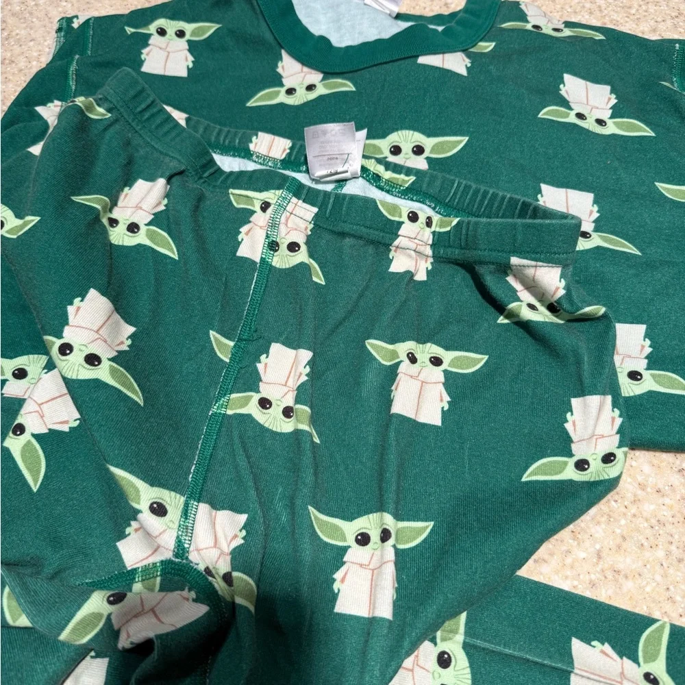 Hanna Andersson Adult Unisex Star
Wars Grogu Baby Yuda Pajama Set Size M - Picture 2 of 5